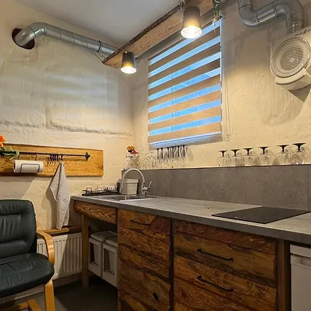 Riverside Park - Near Old Town Apartment